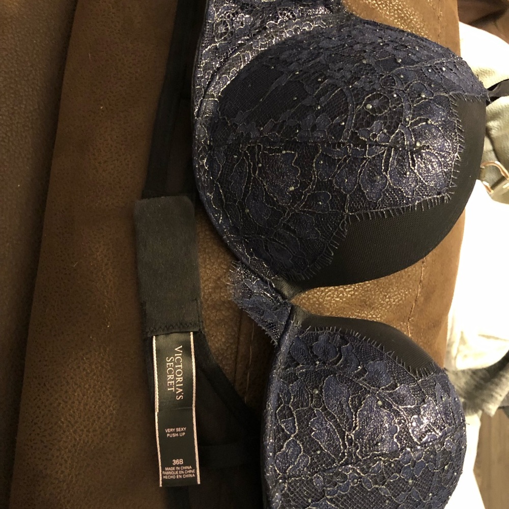 NWOT 36B Blue and Black Victoria Secret Bra